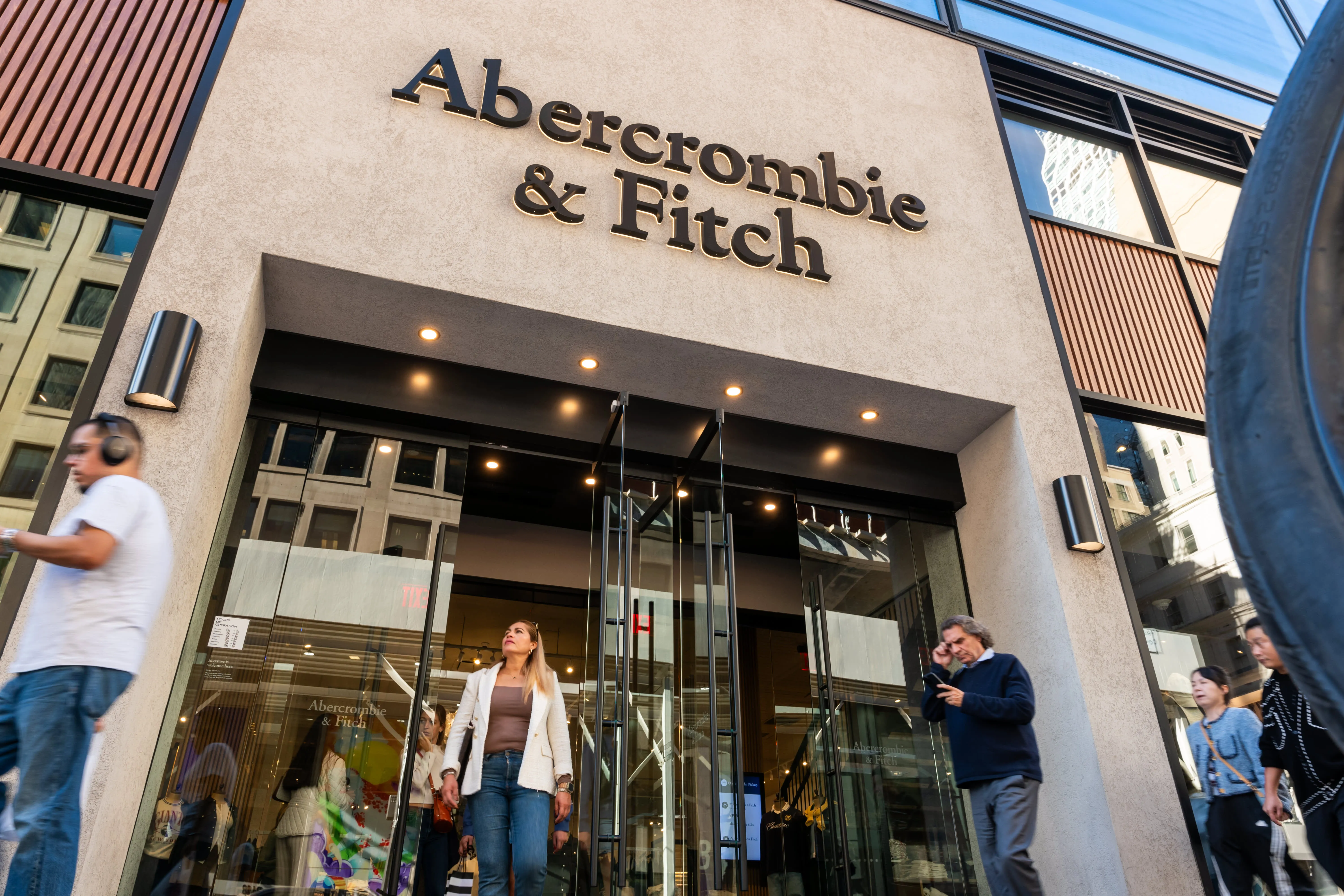 突发新闻：Abercrombie & Fitch Co .收益预期下降对企业的影响