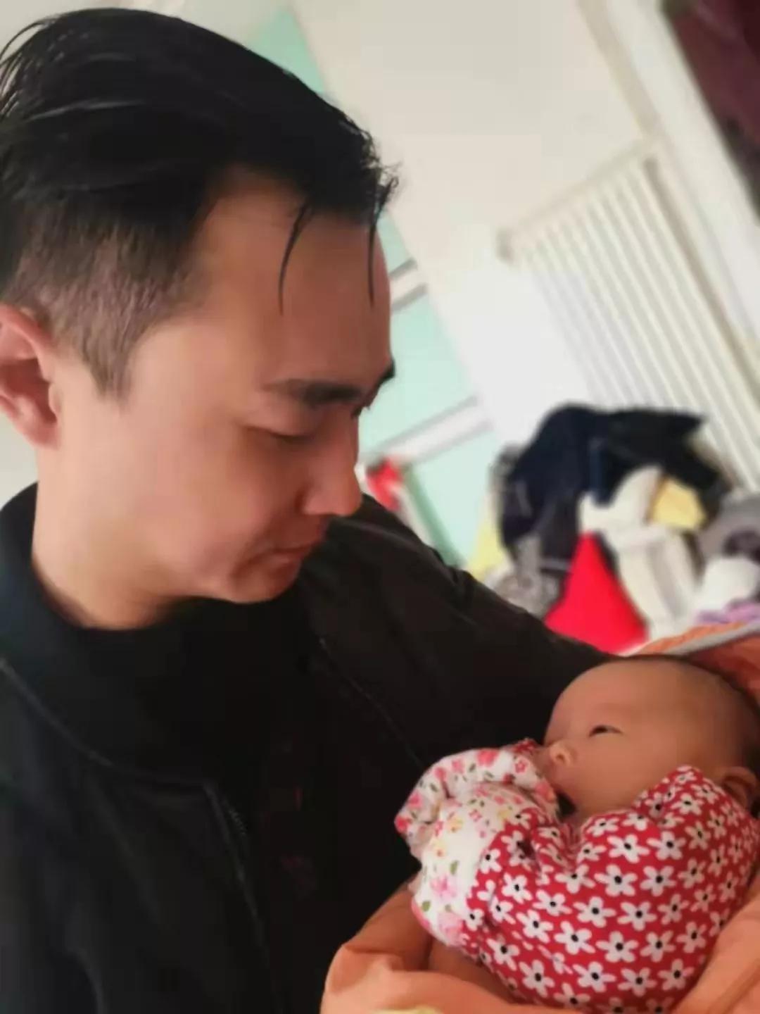 一名男子在平安夜上夜班后，他的生活就崩溃了