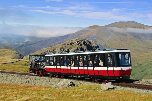 英国“风景最美”的铁路全长4.7英里，要爬一座不可思议的山峰