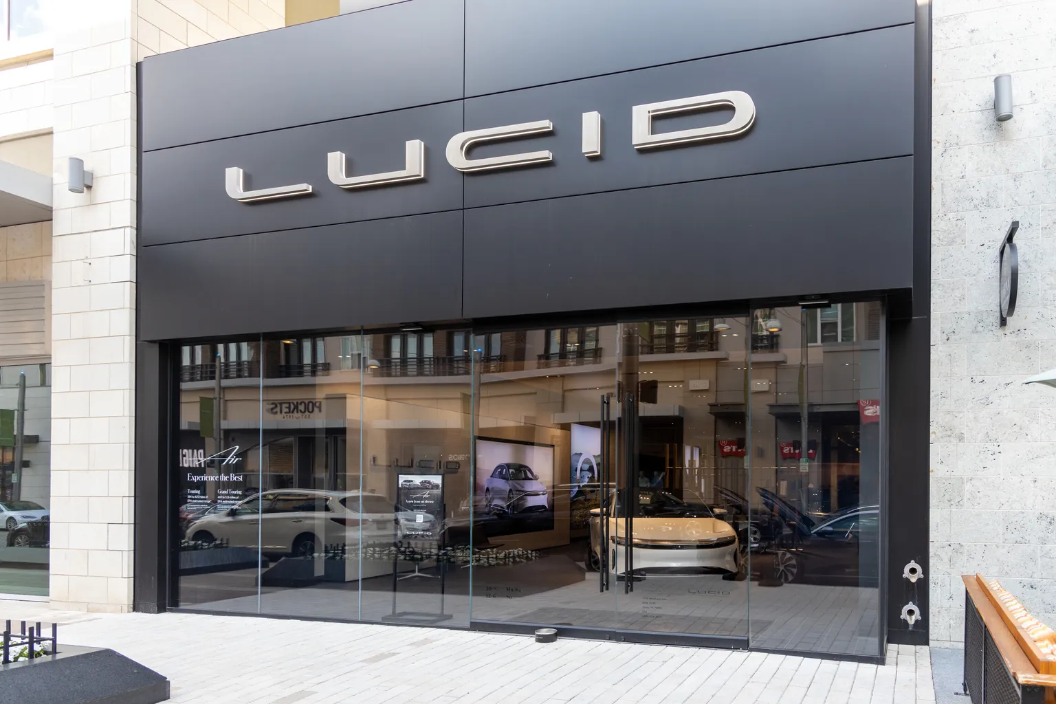 在增长挑战中,Lucid集团面临持续的流动性下滑