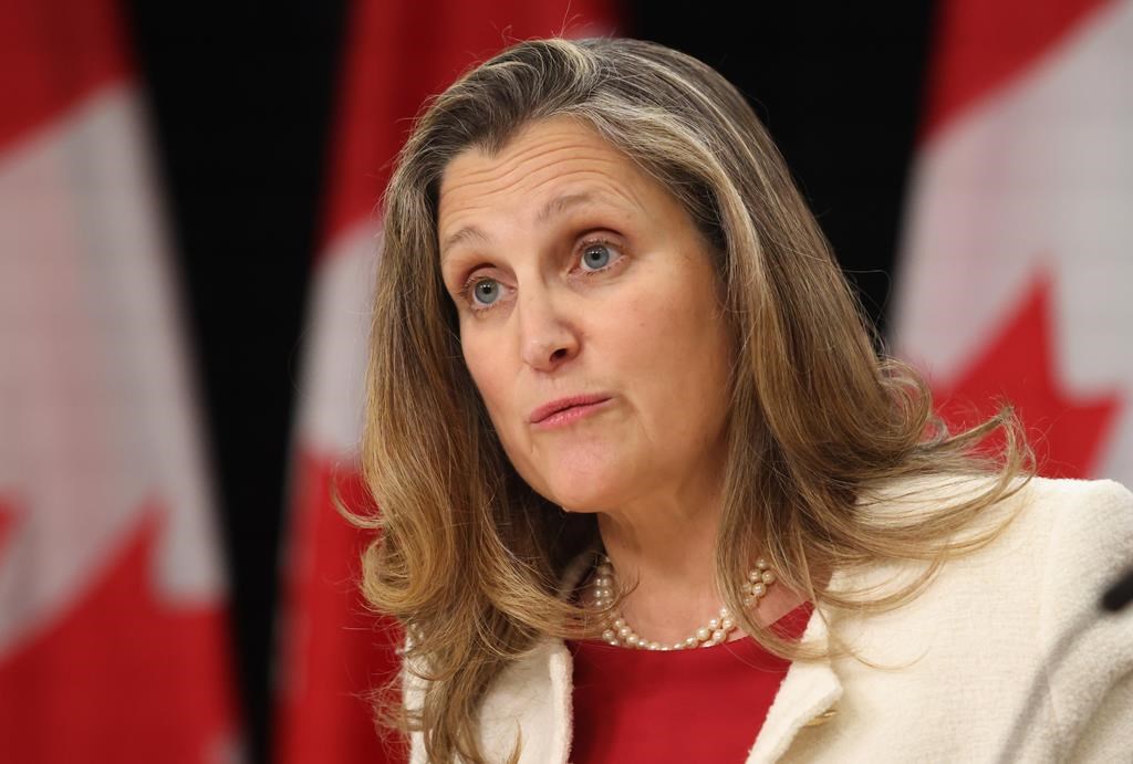 克里斯蒂亚·弗里兰（Chrystia Freeland）在财政状况更新前几小时辞去内阁职务