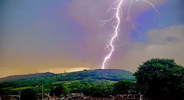 英国天气:英国气象局透露，本周末英国人将迎来“雷阵雨”