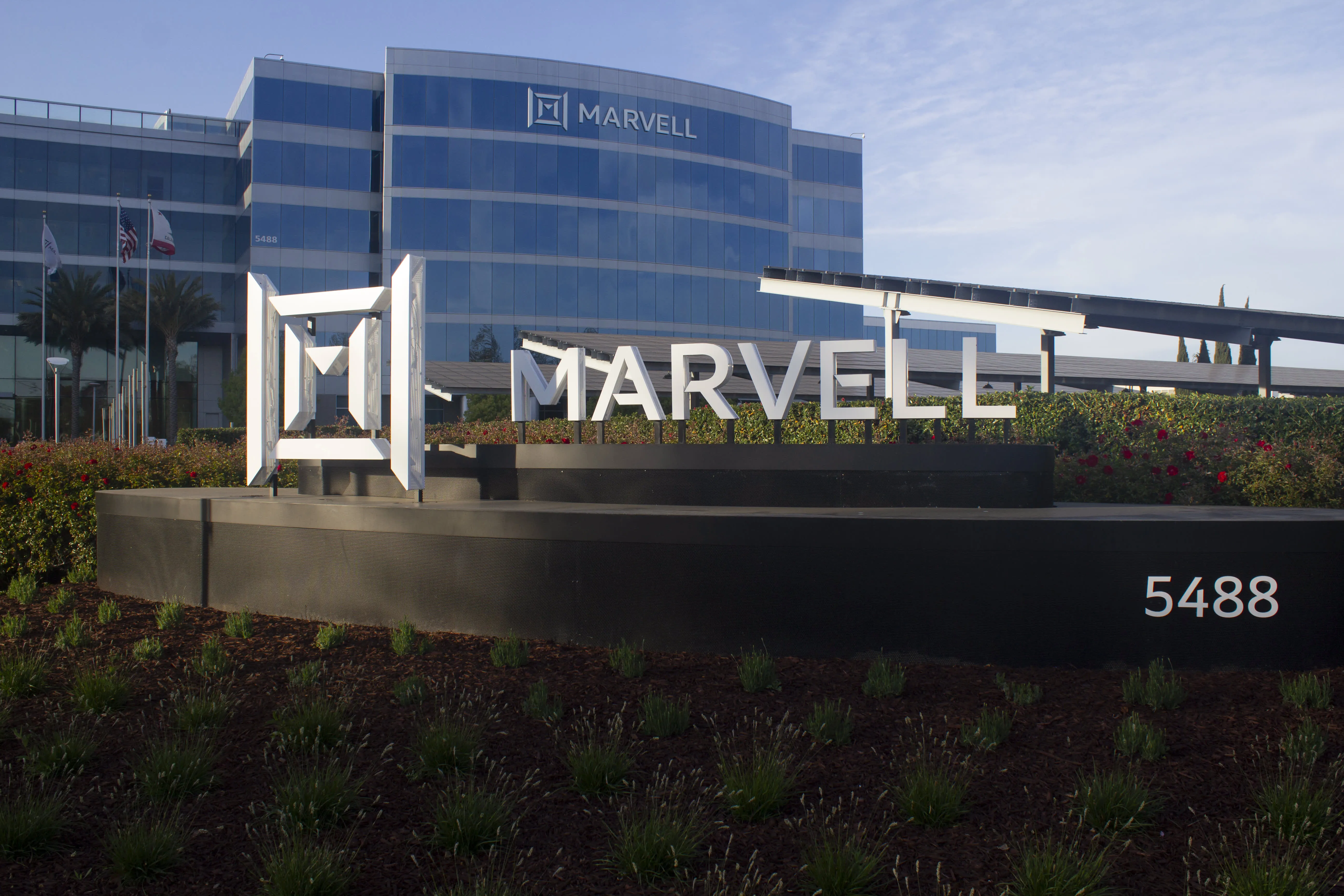 突发新闻：股票市场的重大变动，包括Marvell Technology， MongoDB和Zscaler