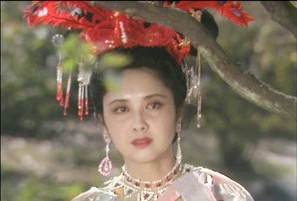 73岁女儿国国王朱琳近照曝光，岁月不减风华，优雅依旧